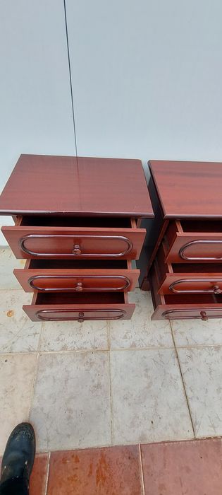 2,  mesas cabeceira, cadeira,  esoelho