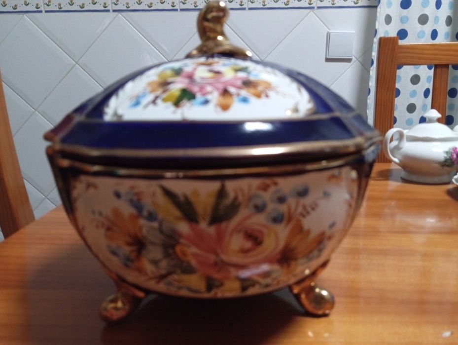 Taça, centro de mesa. Com 70 anos