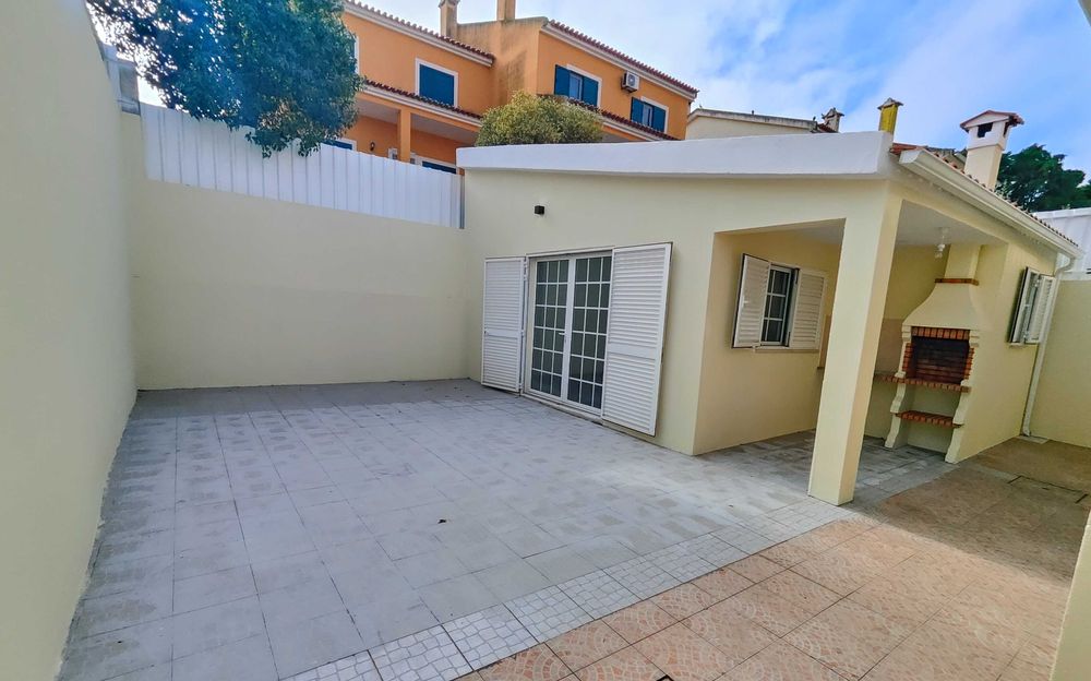 Moradia T4 + 1 Palmela ( Permuta Possível)