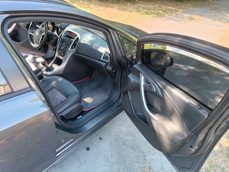 Продам Opel astra j