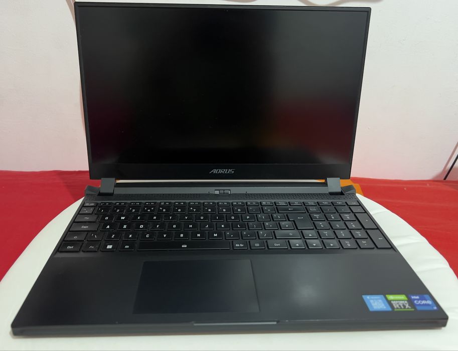 Gigabyte AORUS 5 KE4