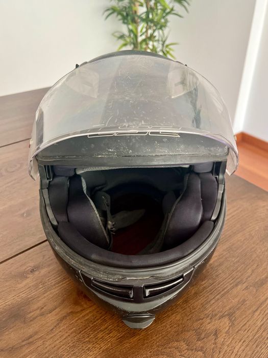 Capacete modular marca LS2