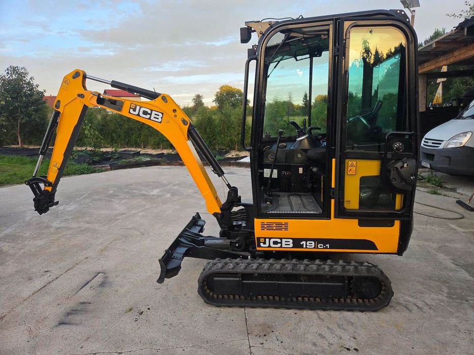 JCB 19C-1  JCB 19C-1    Stan bardzo dobry niewielki przebieg Cena do negocjacji