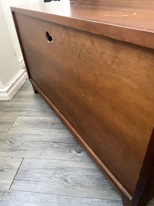 Móvel de Televisão em madeira maciça com gaveta