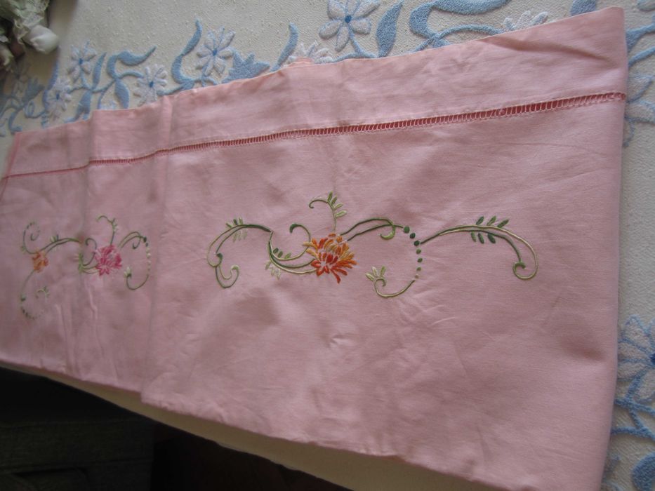 Lençol Mega Linho Bordado Manual- Antigo/ como Novo-Fronhas