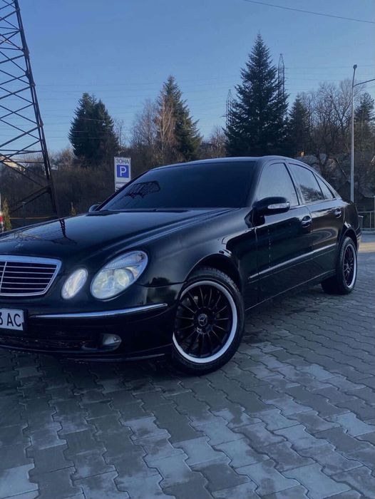 Mercedes-Benz W211