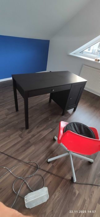 Biurko i fotel kręcony