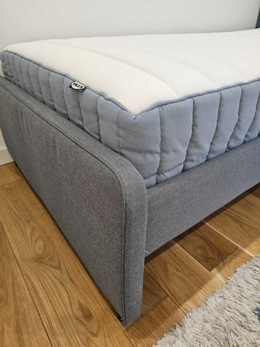 Cama almofadada + Colchão molas ensacadas (90x200 cm) - Como novos