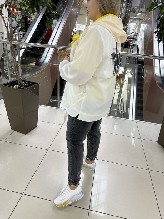 жіноча біла вітровка Турція ay-sel