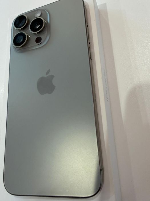 Iphone 15 pro Max - como novo