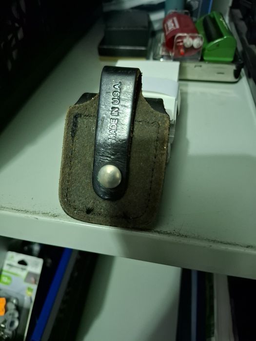 Isqueiros Zippo e bolsa de transporte
