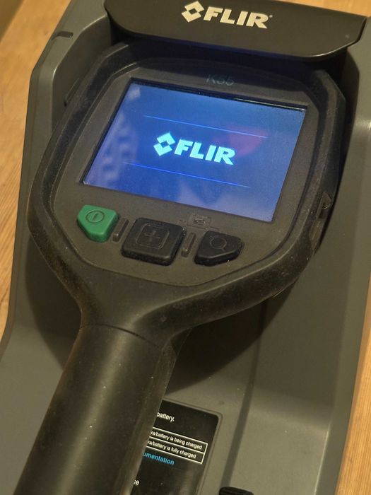 Kamera termowizyjna FLIR K55 + Stacja dokująca + retraktor + 2 baterie