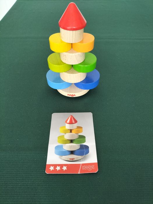 Jogo de empilhar educativo em madeira