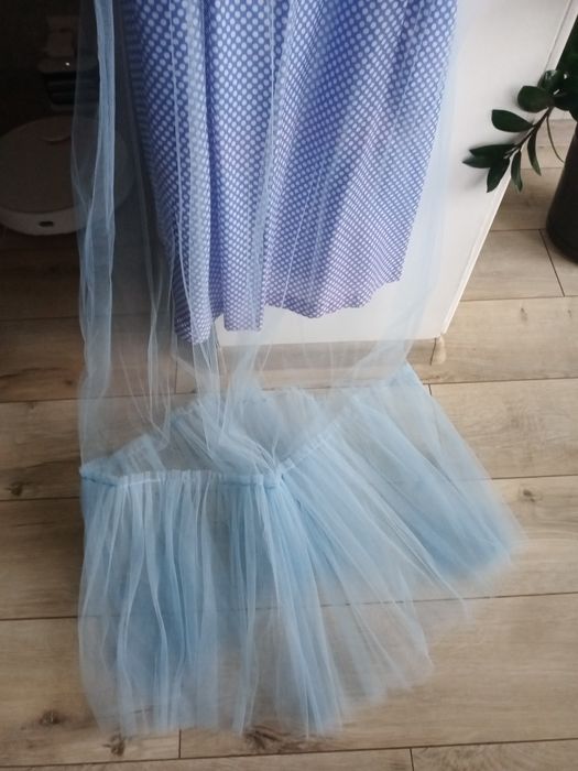 Блакитна сукня, фатин, в горошок