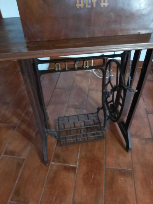 Máquina de costura ALFA