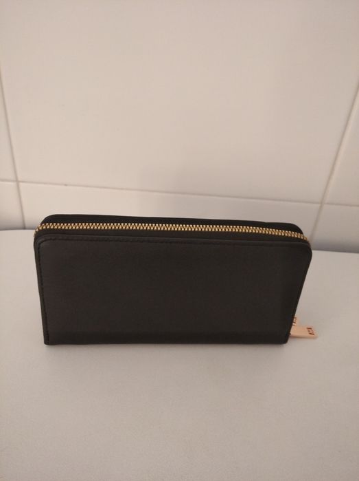 Carteira nova de cor preta