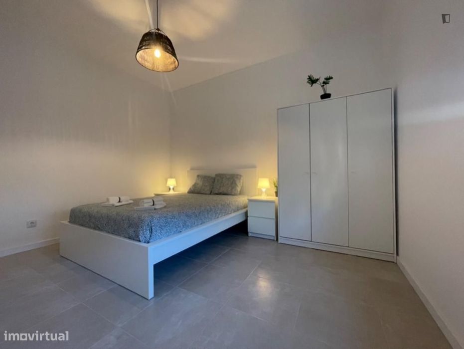 Room - located in Setubal