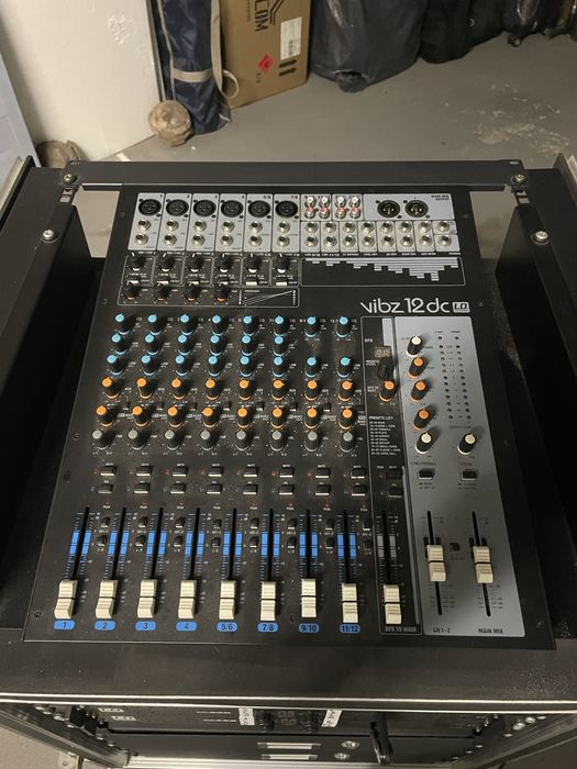Mixer LD Systems VIBZ 12 DC + Rack + 7 Caixas LD Systems SAT62G2W