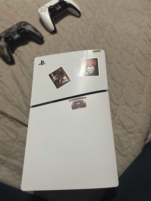 PlayStation 5 slim 1tb з дисководом, 2 геймпади +4 диски