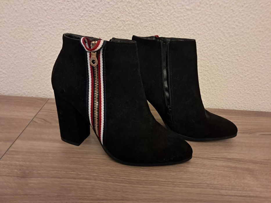 Botas pretas de senhora
