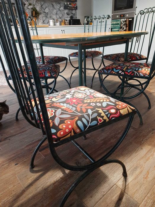 Mesa de madeira + 6 cadeiras