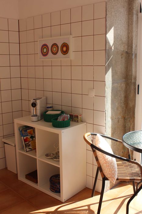 Alugo T1 Kitchnet com grande jardim privativo