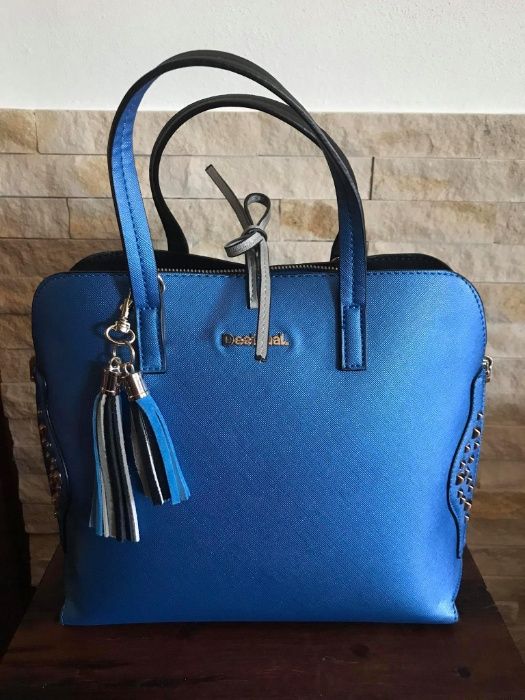 Mala Desigual preta/azul reversível