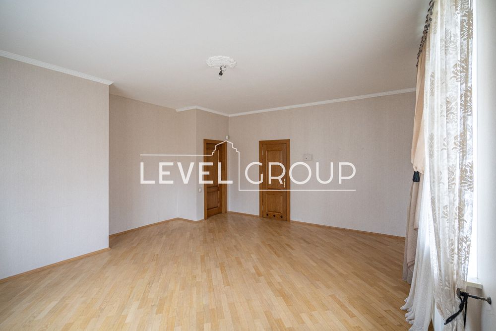 Зниження ціни.Київ. Продажа дома в КГ «Деснянський» 419 м². Без комісії. • Троещина •Левый берег •С Гаражом •С подвалом/цоколем