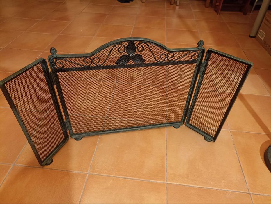 Grelha de proteção para lareira