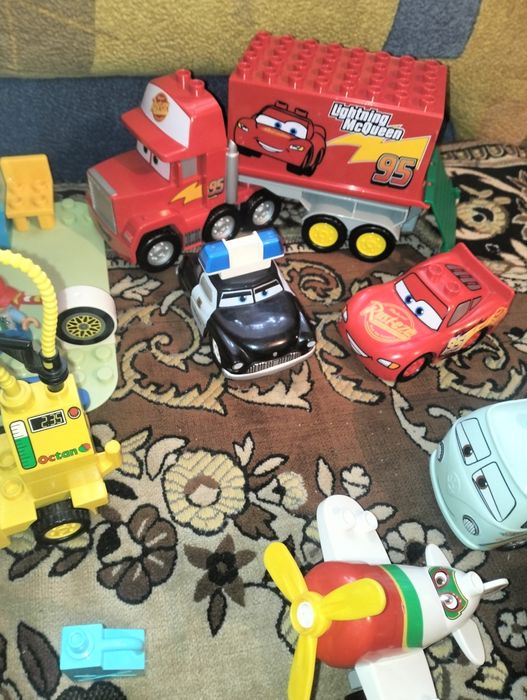 Колекційний набір Lego Duplo машин серії Маквін 14 шт.+пуфік контейнер
