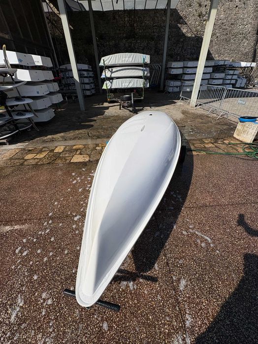Barco - ILCA 217935 - 4 (base + vela) e 6 (base + 2 velas), 2021, 3 velas, carrinho, capa, foils - usado