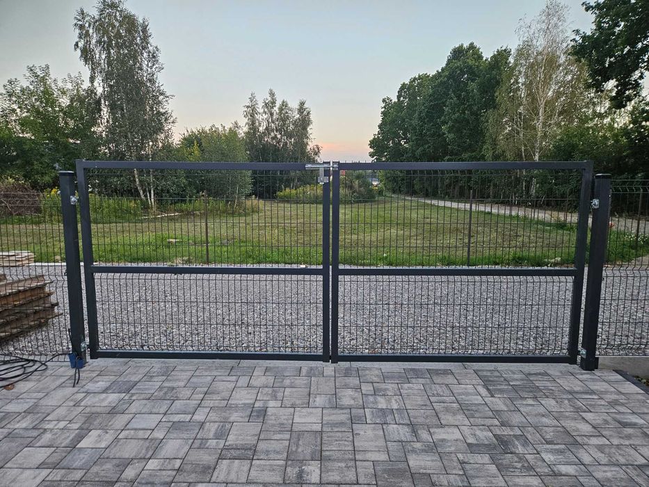 Brama ogrodzeniowa dwuskrzydłowa 4,5m profesjonalna, furtka, panele 3D z drutem fi6mm