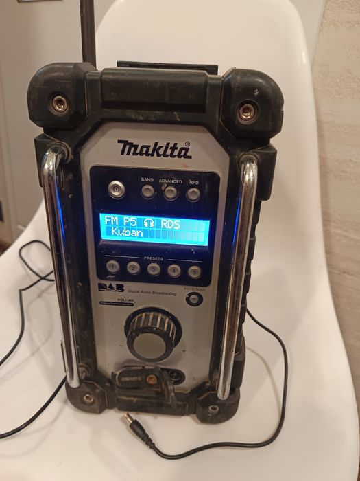 Radio budowlane Makita z akumulatorem