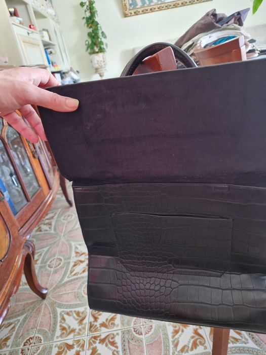 Mala de mão em pele e nobuque preto