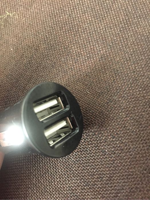 Автомобильное зарядное устройство