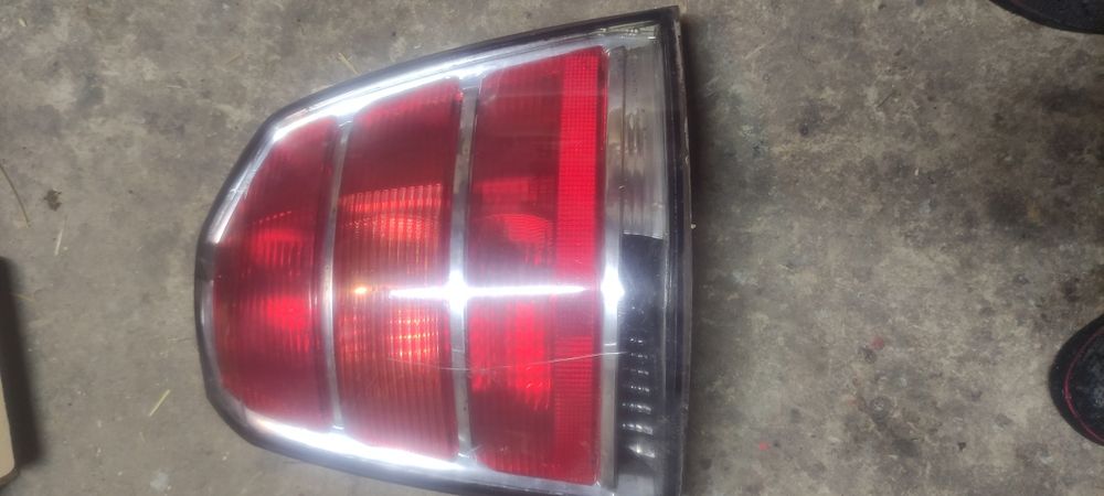 Lampa+listwa  opel Zafira B tył prawy