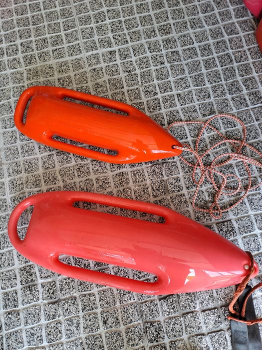 Boias bay watch laranjas