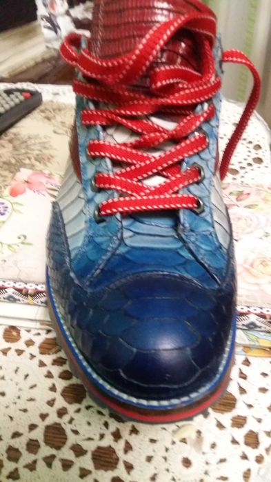 Шкіряні туфлі. Виробник Італія