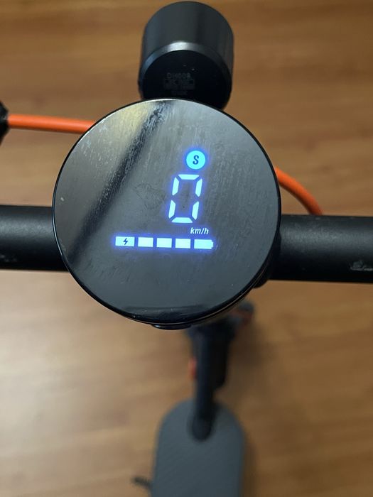 Продається  Електросамокат Xiaomi Electric Scooter Elite EU