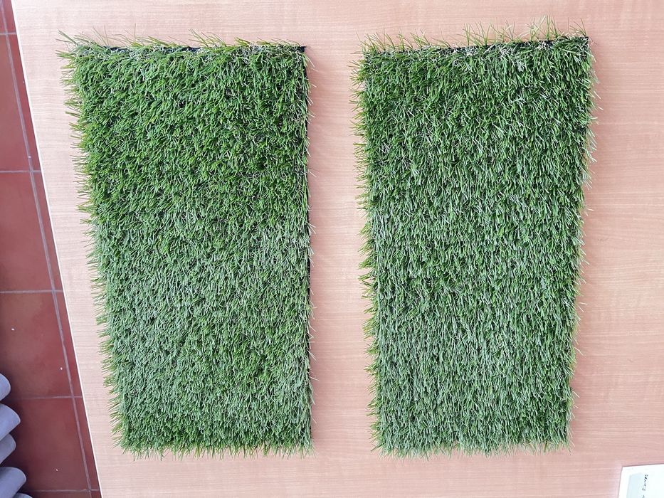 2 Tapetes de relva (pequenos) 23,5cm x 48cm