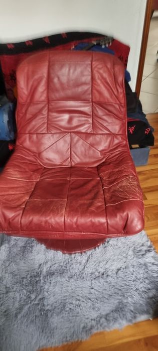 Fotel ze skóry czerwony