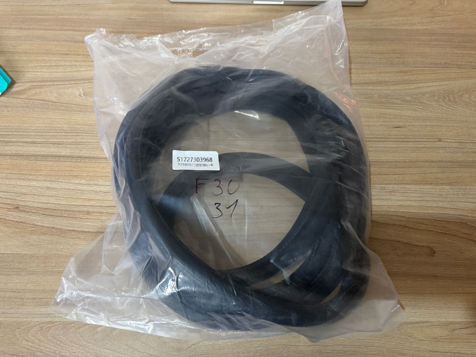 Уплотнитель кузова BMW 51727303968 Оригинальная резинка для BMW 3 F30 / F31