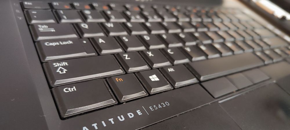 Laptop DELL Latitude E5430 + stacja dokująca + 2 zasilacze + 2 dyski