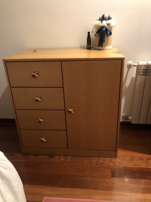 Comoda e madeira de pinho