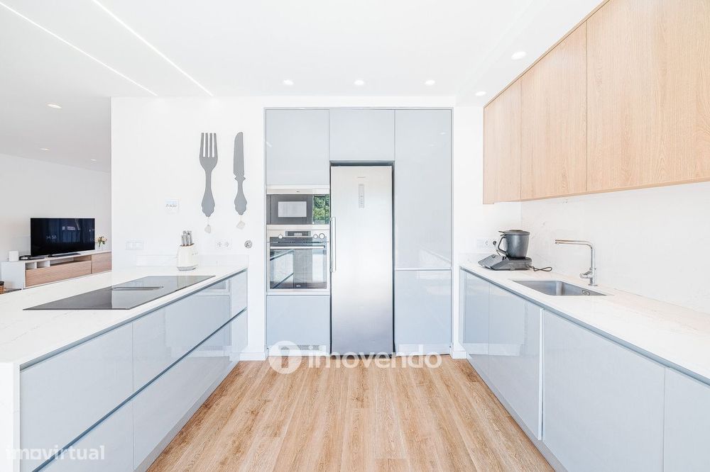 Moradia T3+1 moderna, com garagem e áreas amplas, em Alcochete