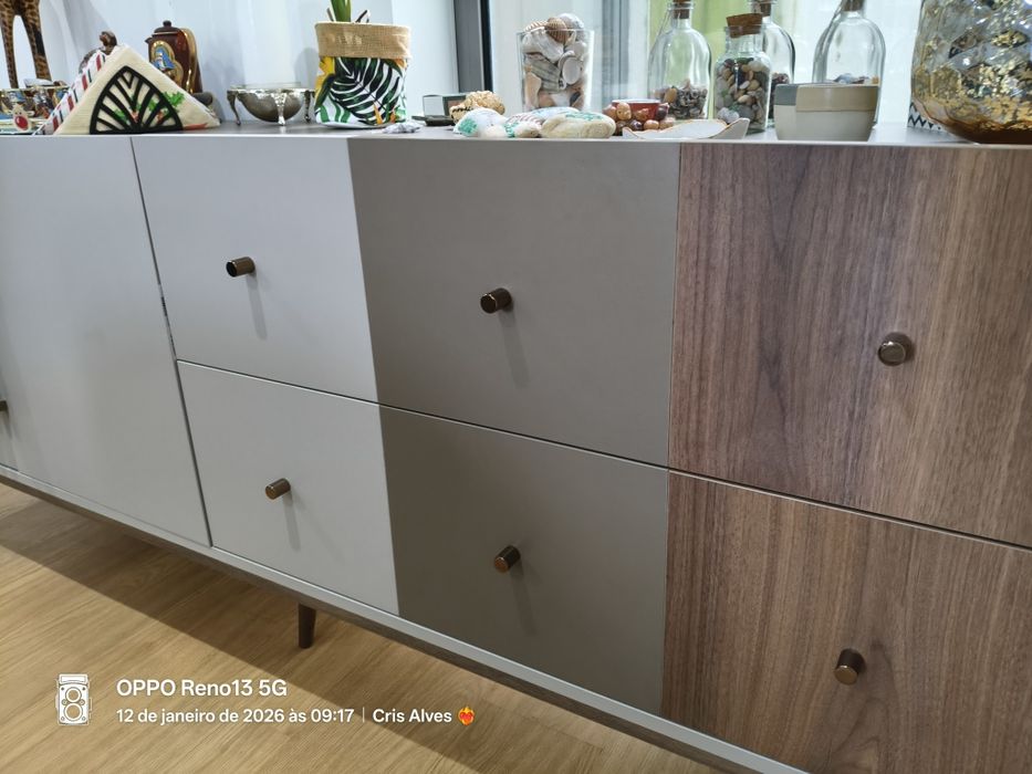 Belíssimo aparador NOVO.