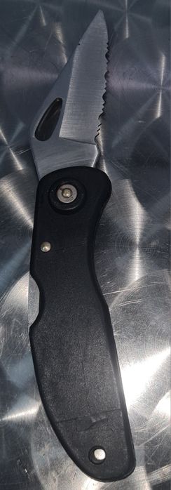 Faca Endura Clipit praticamente nova.