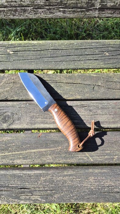 Nóż bushcraftowy ręcznie robiony