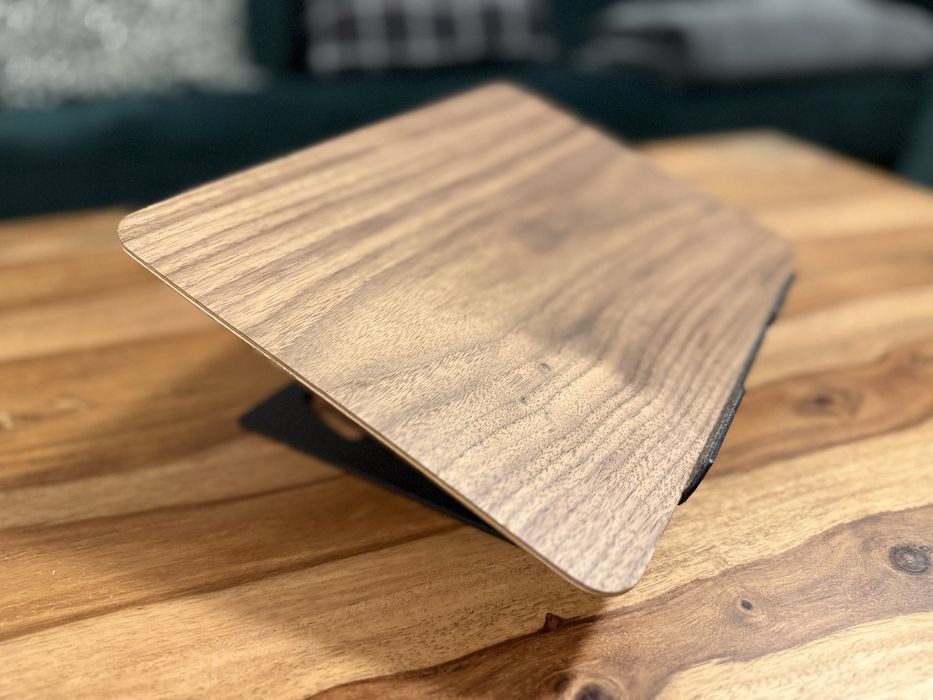 Podstawka na laptopa Bewood – orzech | premium | ergonomiczna
