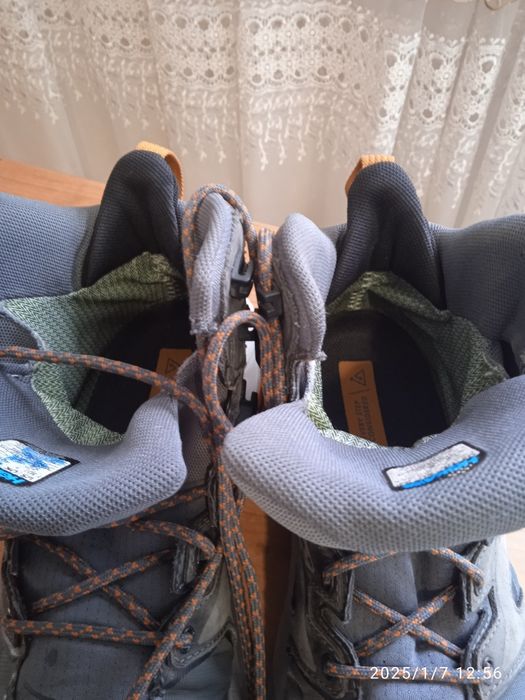 Фірмові високі кросівки з гротеском Hoka 40.5 р.  25.5 см.